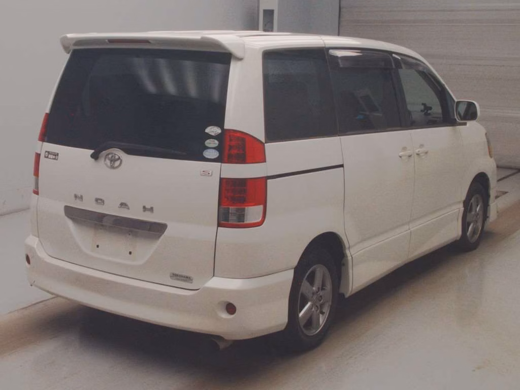 TOYOTA NOAH