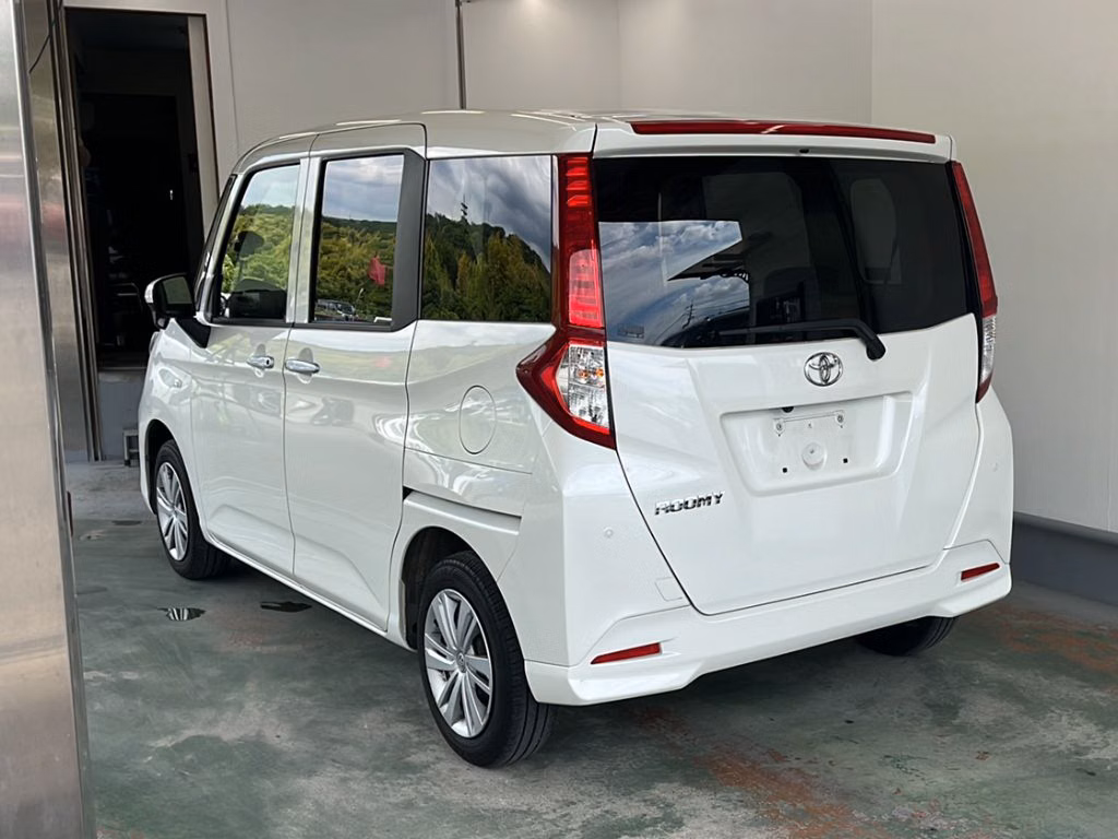 TOYOTA ROOMY