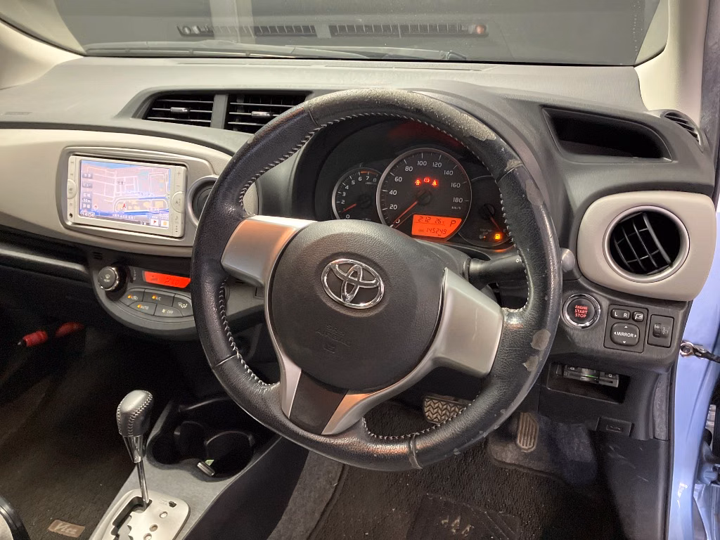 TOYOTA VITZ