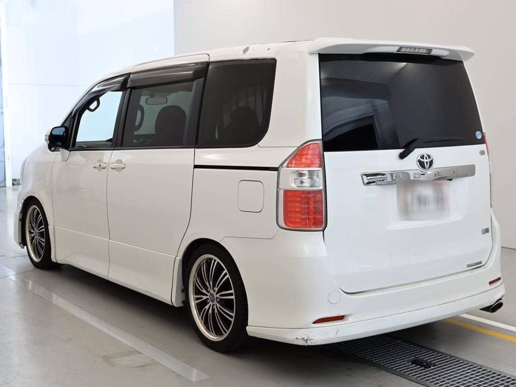 TOYOTA NOAH