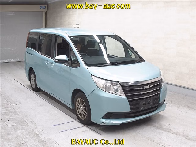 TOYOTA NOAH