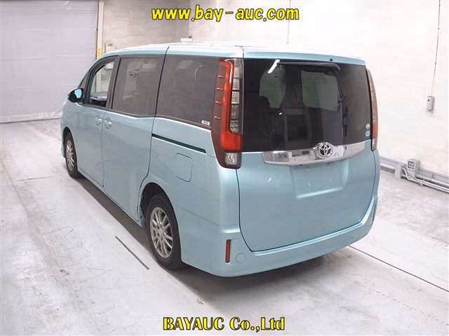 TOYOTA NOAH