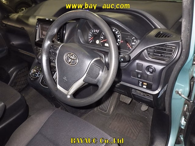 TOYOTA NOAH