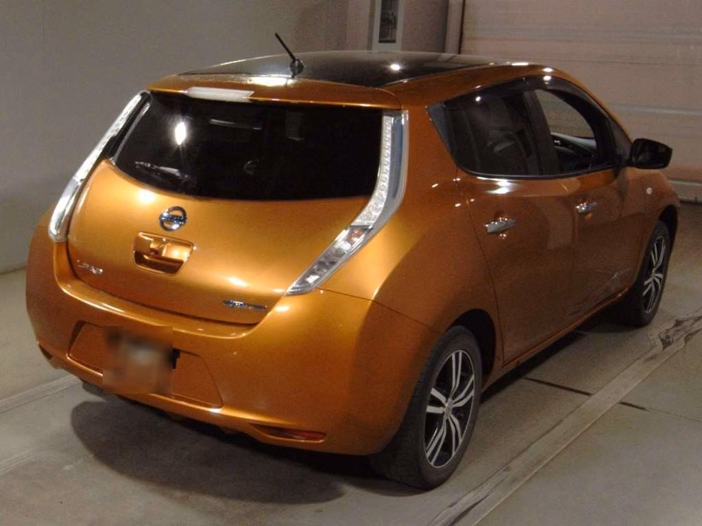 NISSAN LEAF