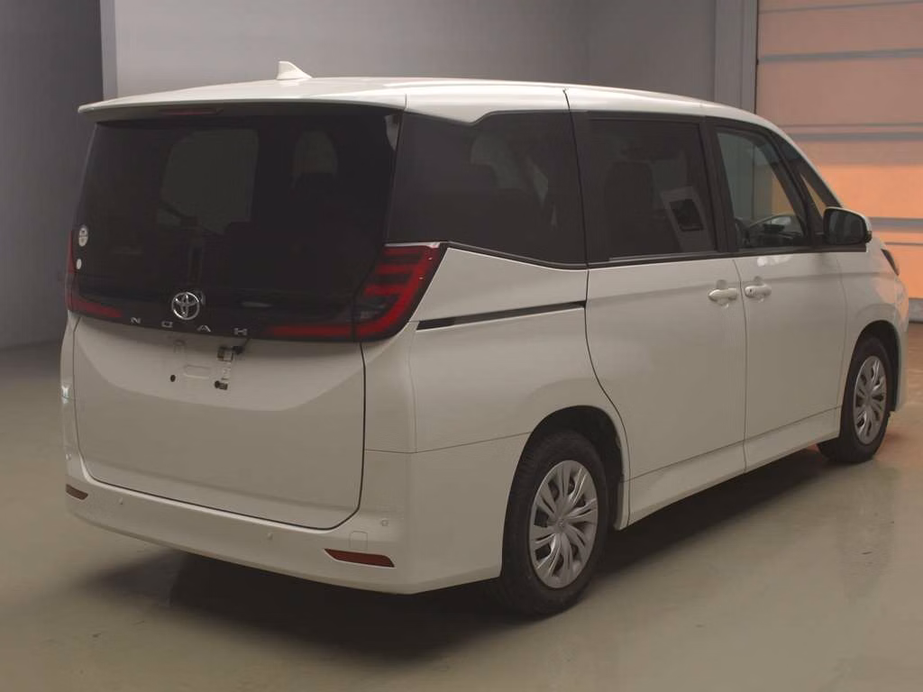 TOYOTA NOAH