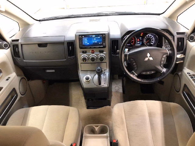 MITSUBISHI DELICA D:5