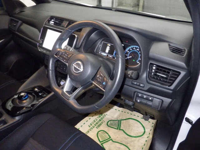 NISSAN LEAF