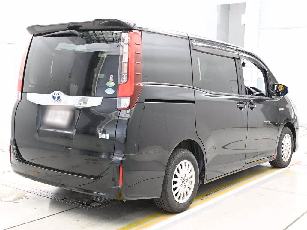 TOYOTA NOAH