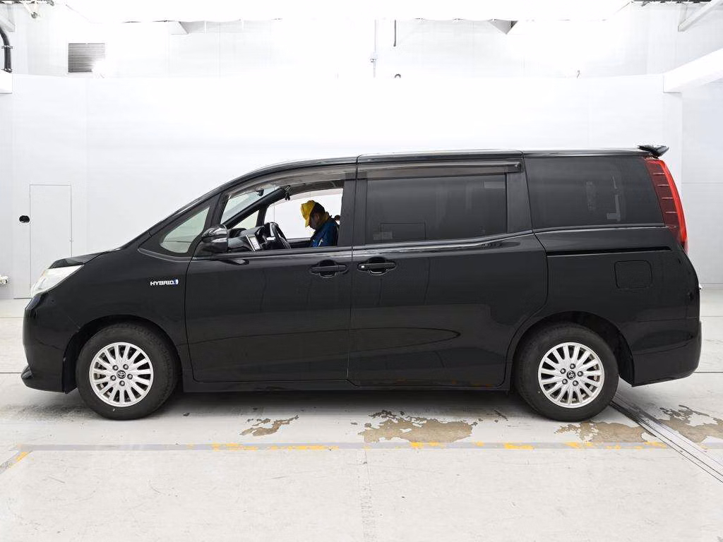 TOYOTA NOAH