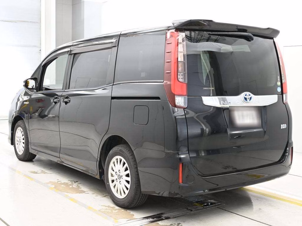 TOYOTA NOAH