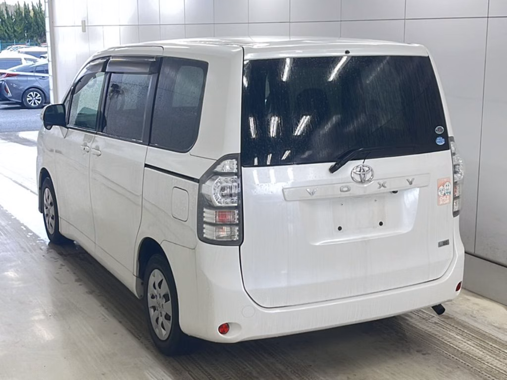 TOYOTA VOXY