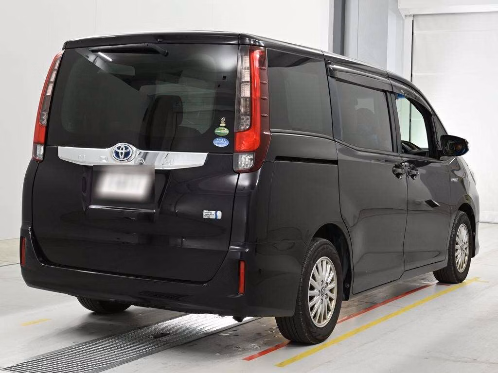 TOYOTA NOAH