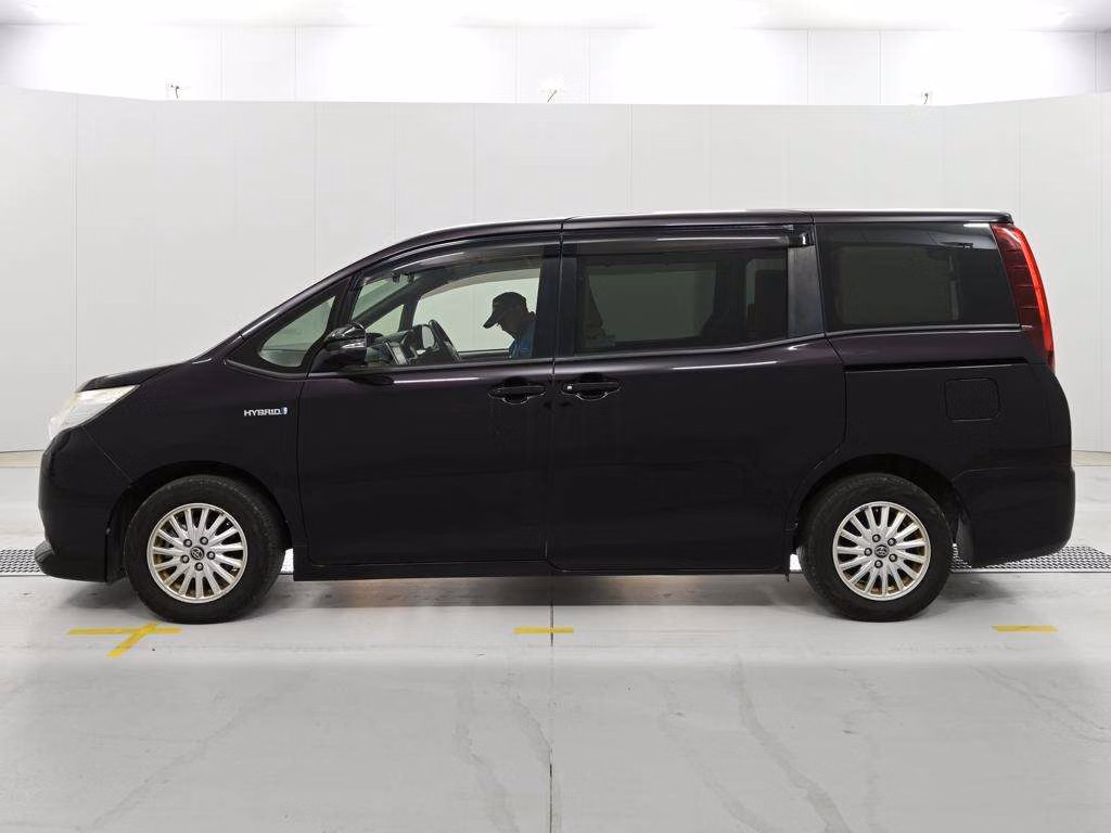 TOYOTA NOAH