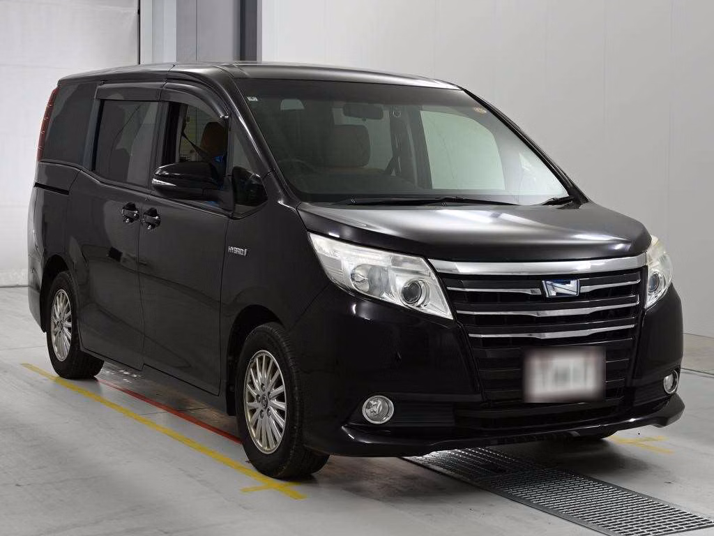 TOYOTA NOAH