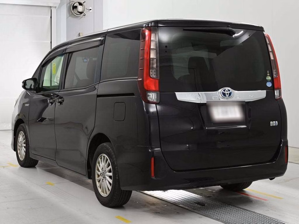 TOYOTA NOAH