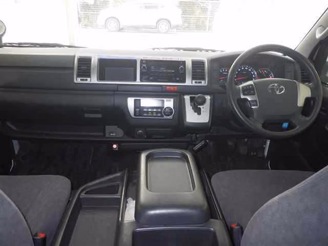 TOYOTA HIACE