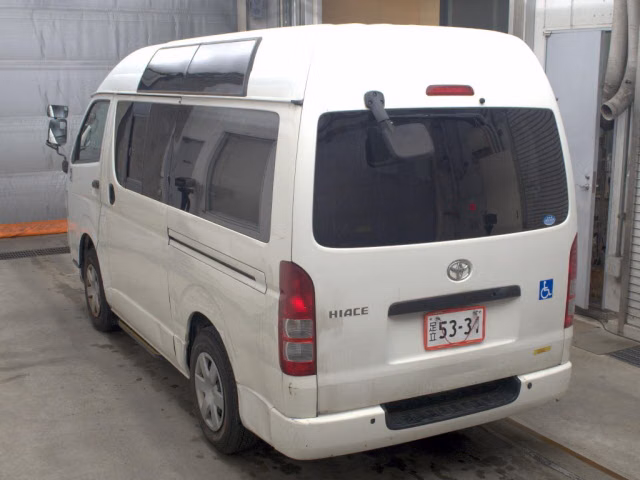 TOYOTA REGIUS ACE