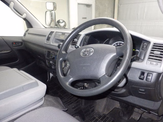 TOYOTA REGIUS ACE