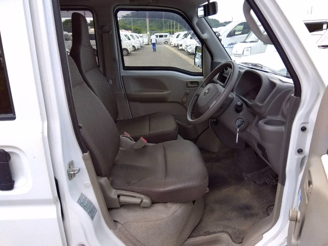 NISSAN NV100 CLIPPER