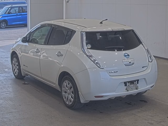 NISSAN LEAF