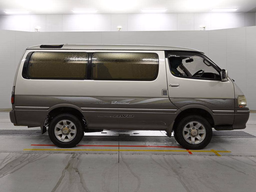 TOYOTA HIACE