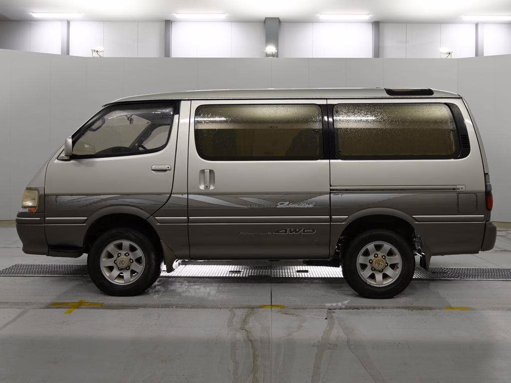 TOYOTA HIACE