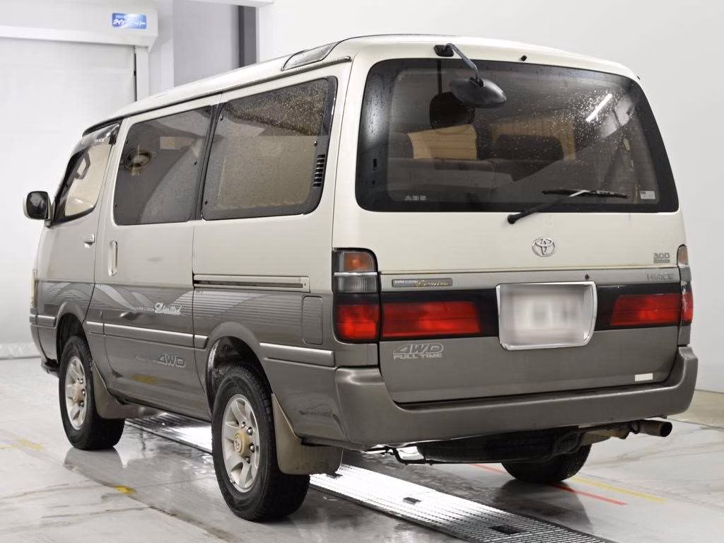 TOYOTA HIACE