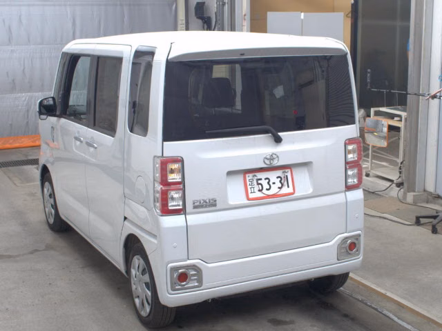 TOYOTA PIXIS MEGA