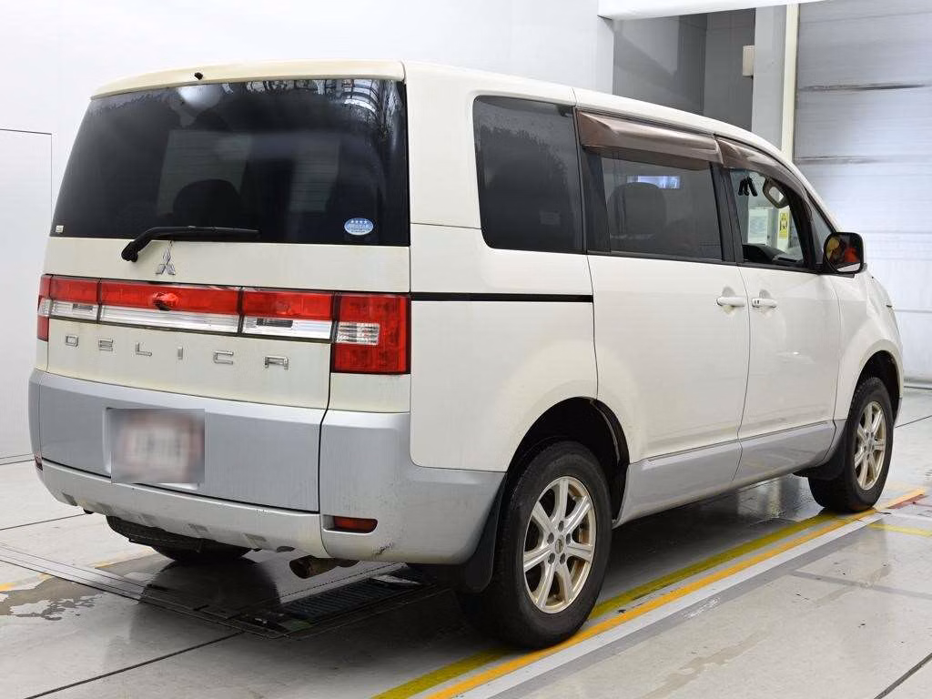 MITSUBISHI DELICA D:5