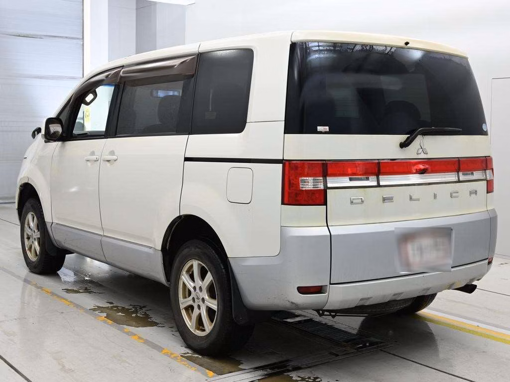 MITSUBISHI DELICA D:5
