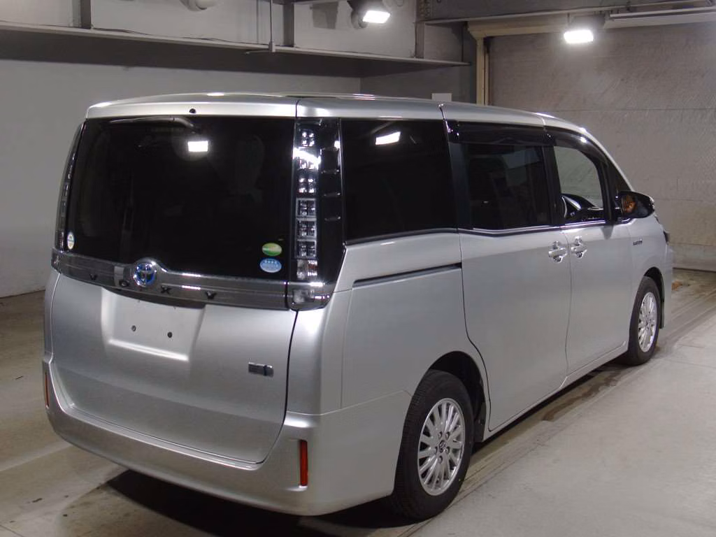 TOYOTA VOXY