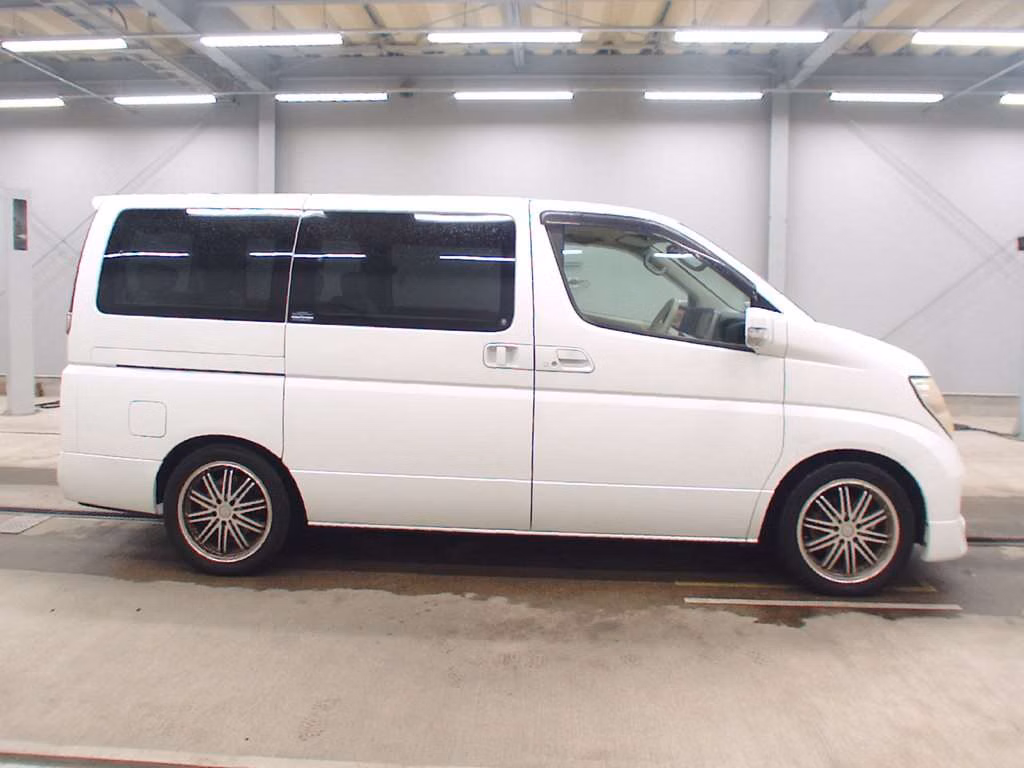 NISSAN ELGRAND