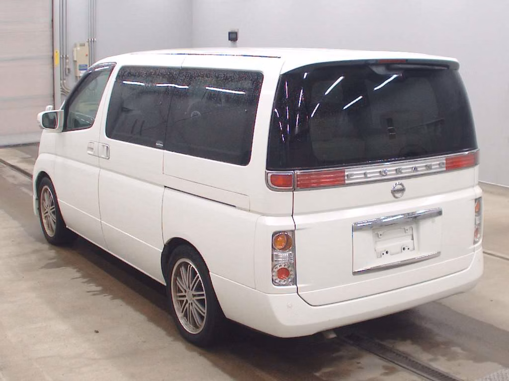 NISSAN ELGRAND