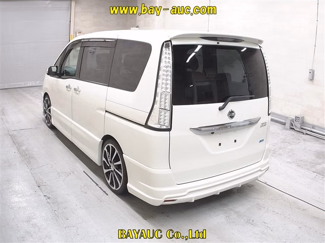 NISSAN SERENA