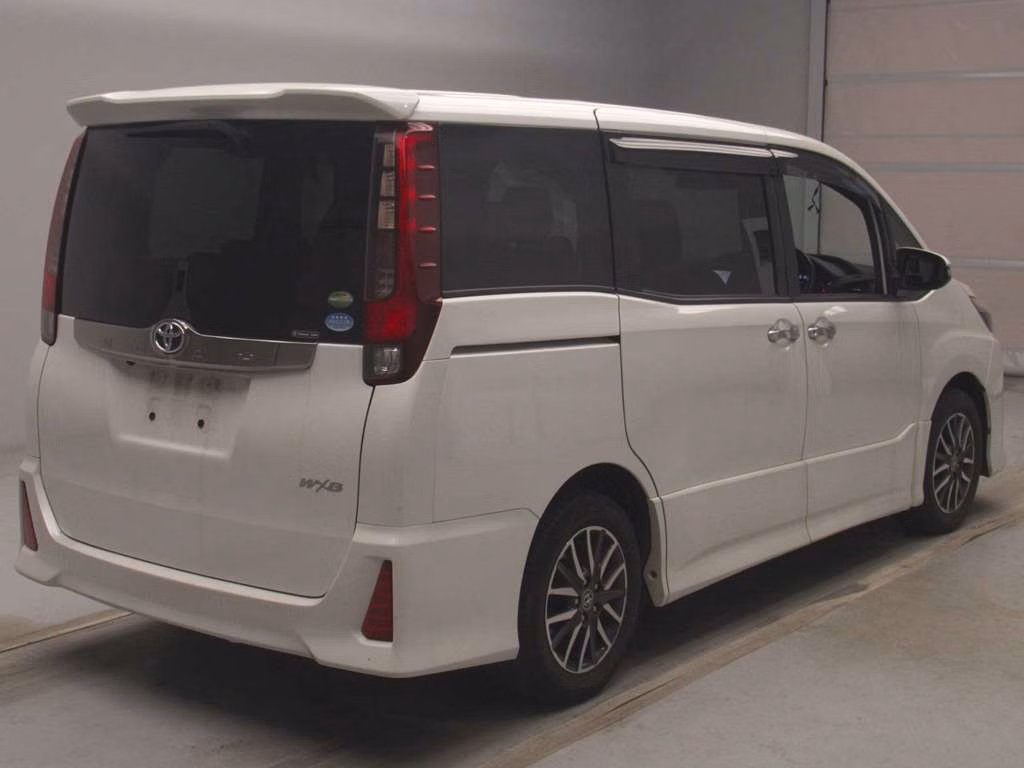 TOYOTA NOAH