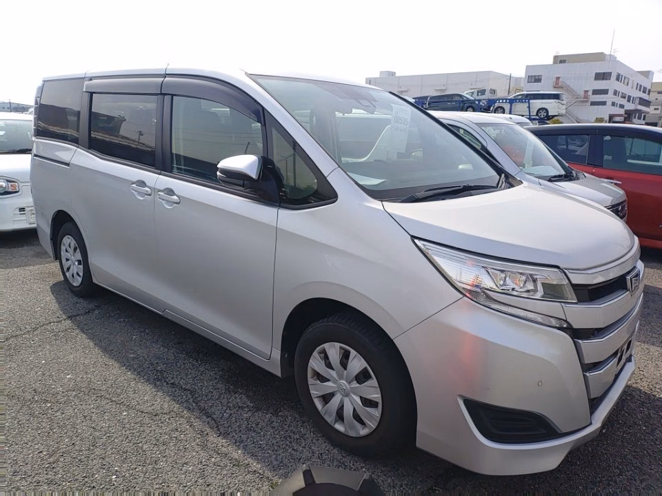 TOYOTA NOAH