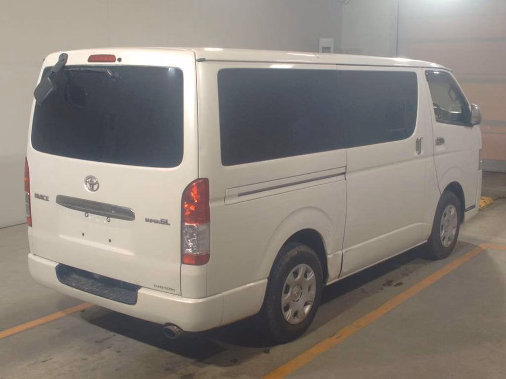 TOYOTA REGIUS ACE