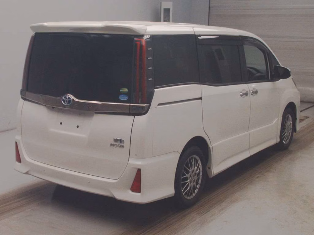 TOYOTA NOAH