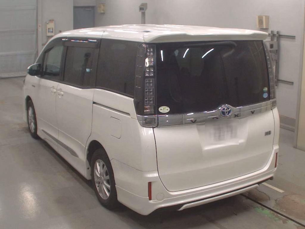 TOYOTA VOXY