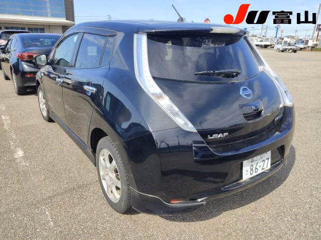 NISSAN LEAF