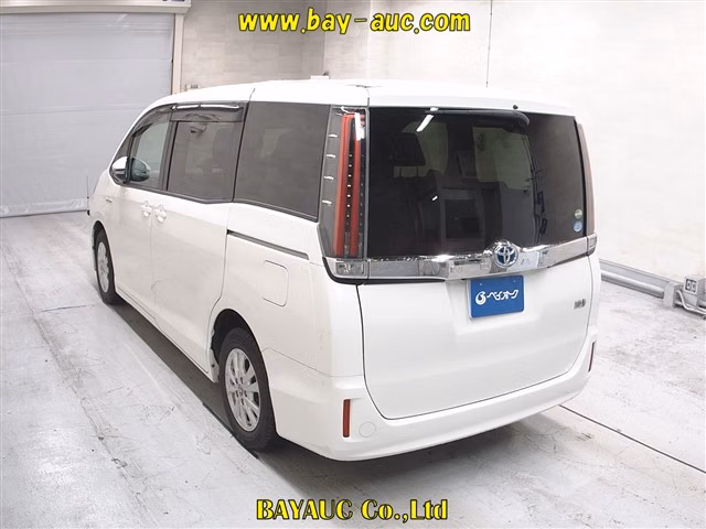 TOYOTA NOAH