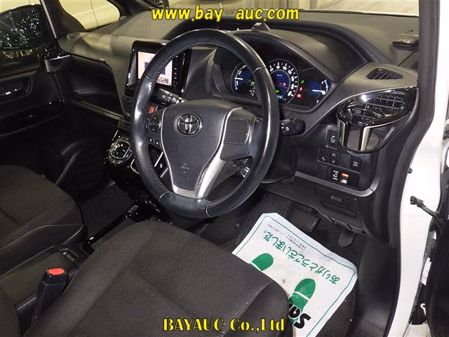 TOYOTA NOAH
