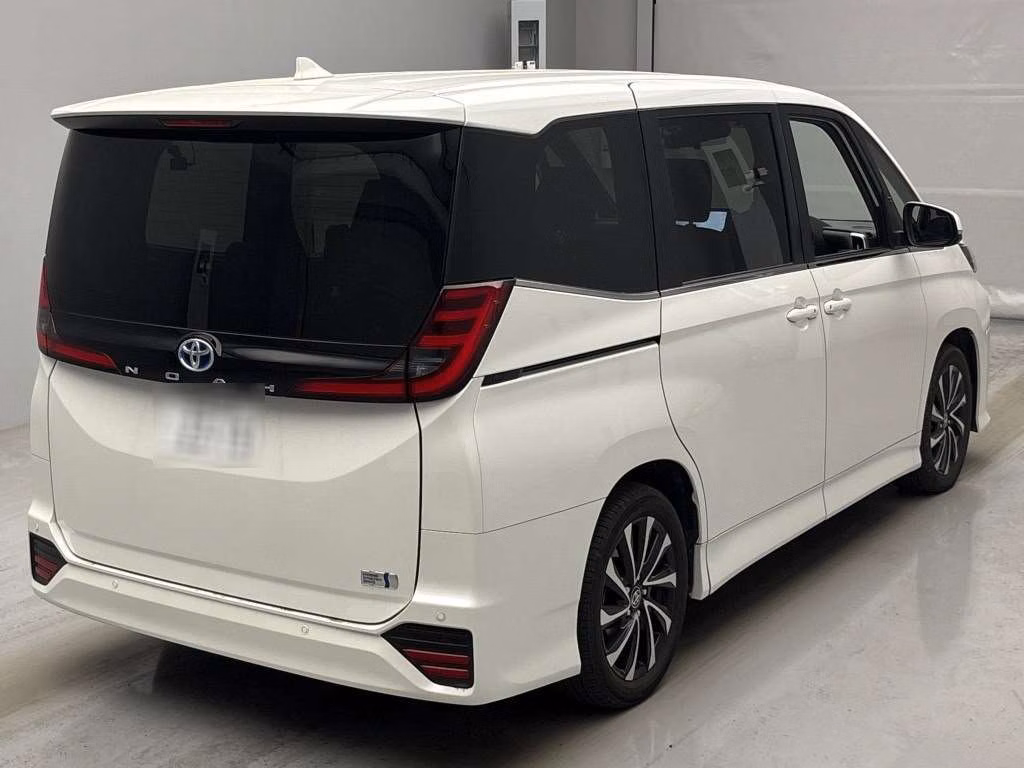 TOYOTA NOAH