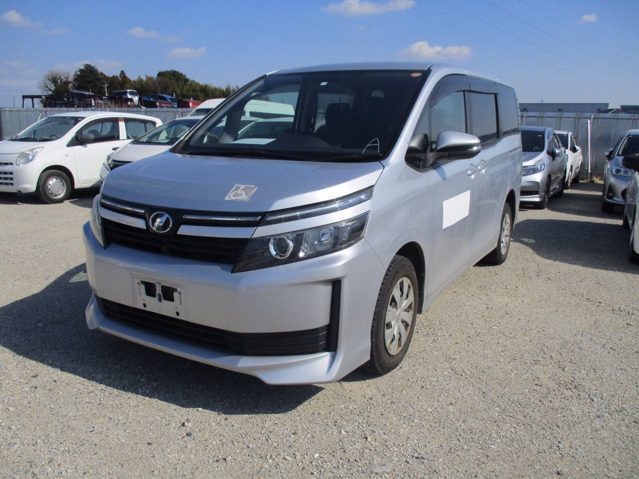 TOYOTA VOXY