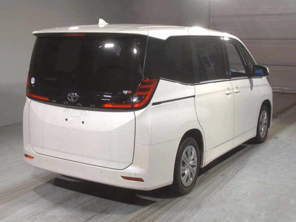 TOYOTA NOAH