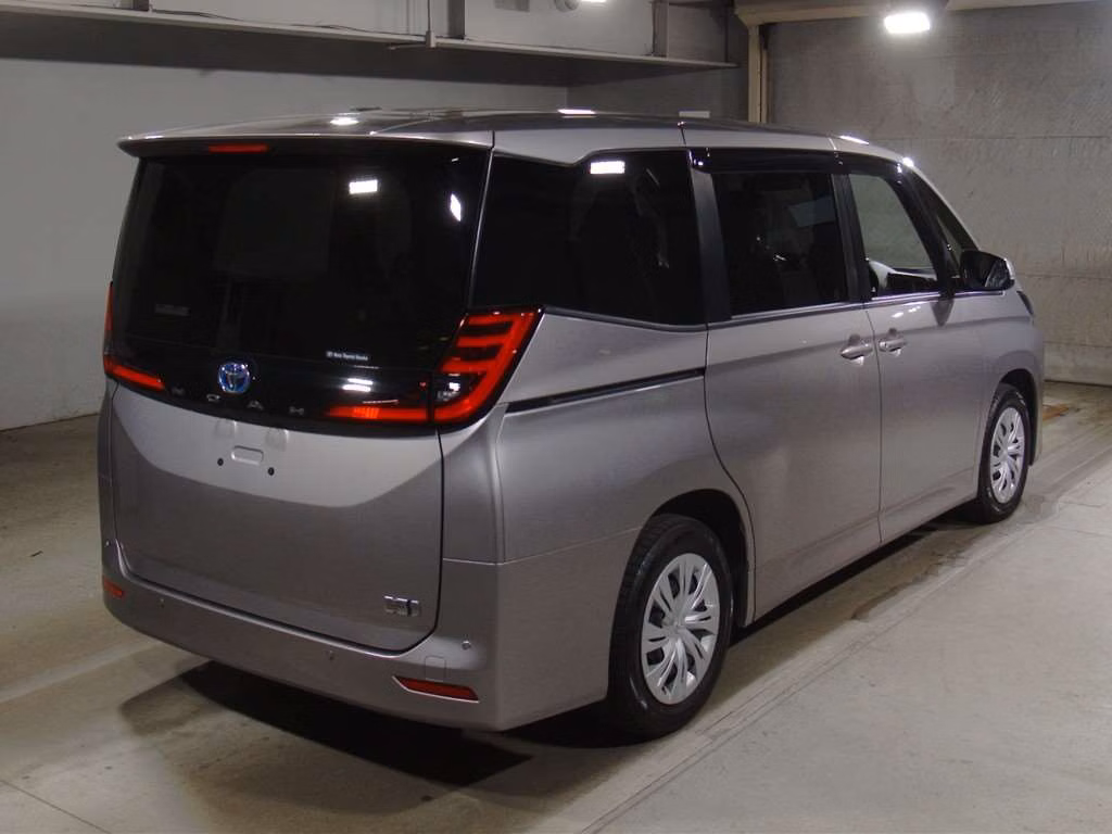 TOYOTA NOAH