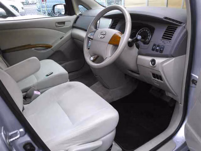 TOYOTA ISIS