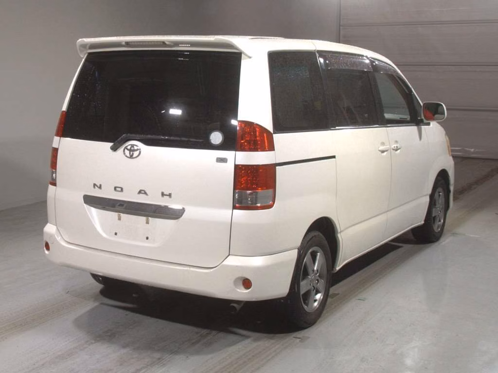 TOYOTA NOAH