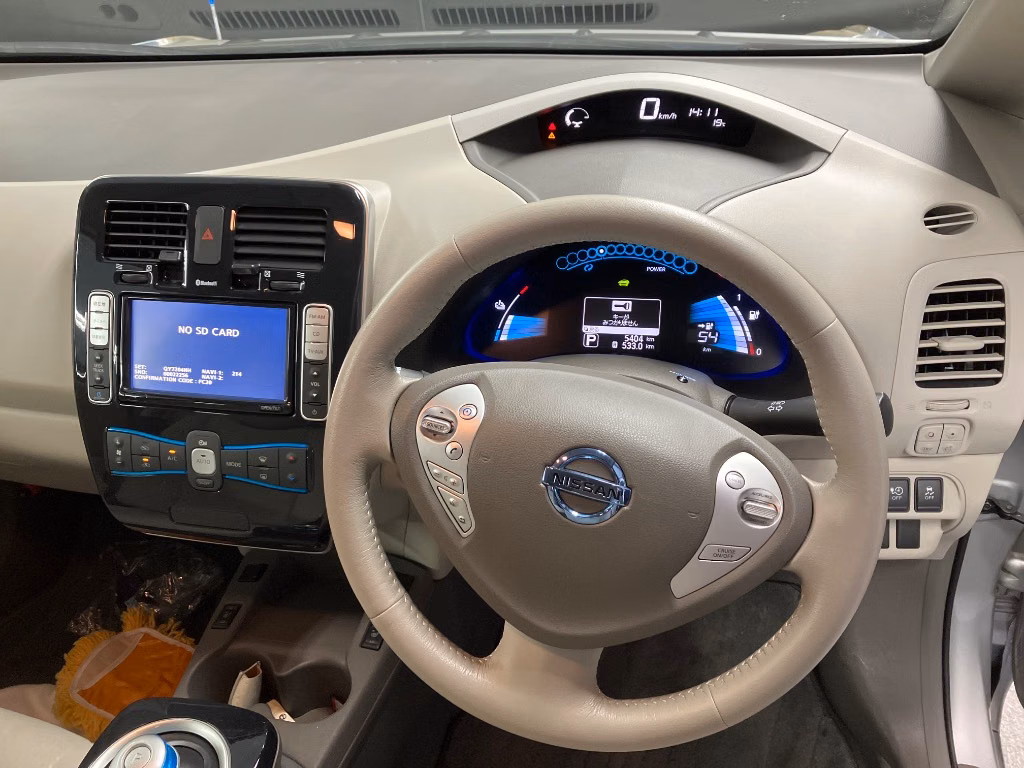 NISSAN LEAF