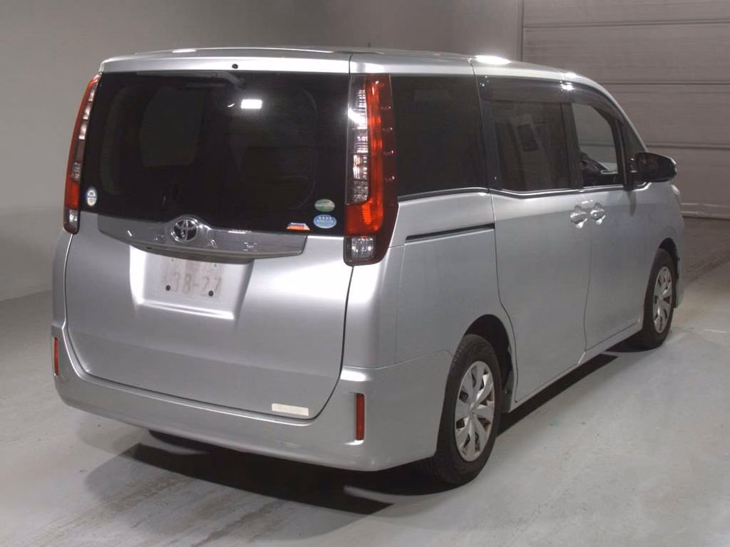 TOYOTA NOAH